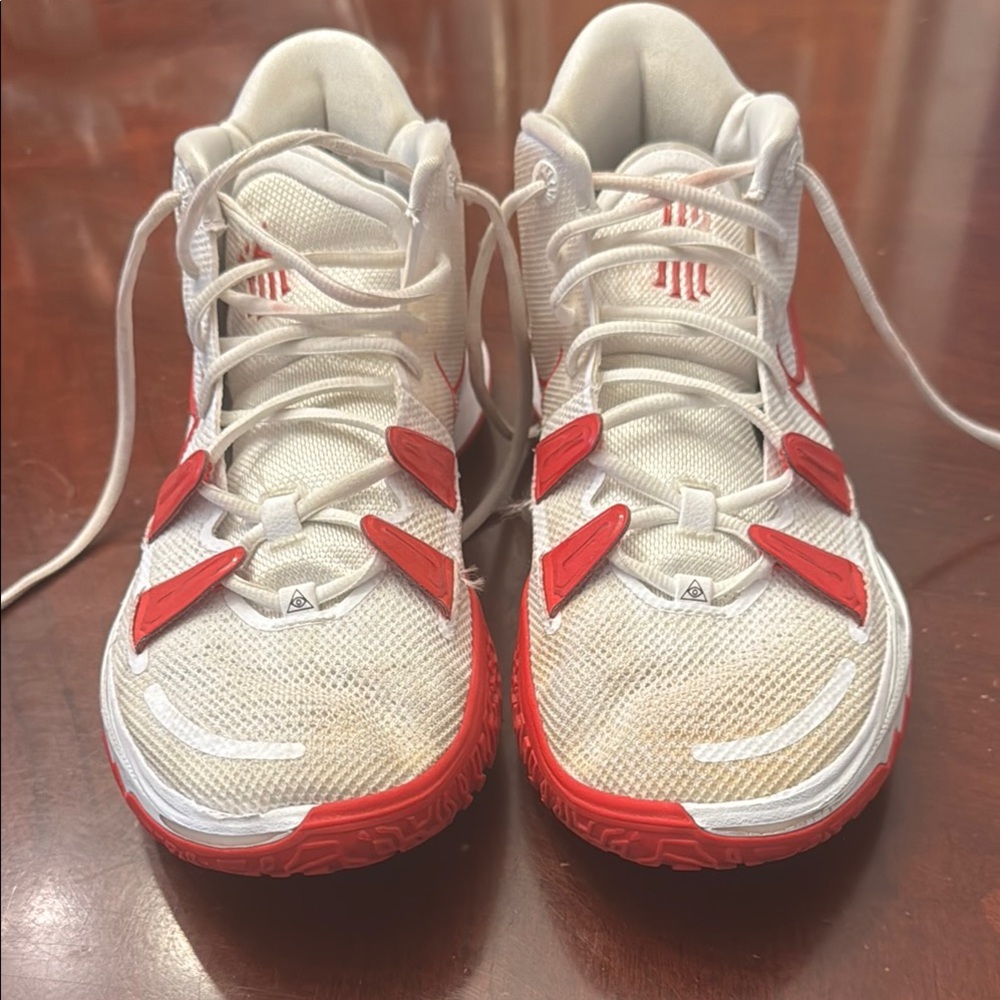 Nike Air Max Zoom Red and White Athletic Shoes Low-Top